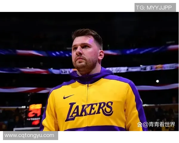 湖人防守漏洞频出,里弗斯缺阵影响巨大,东契奇孤军奋战难敌老鹰轻松突破内线